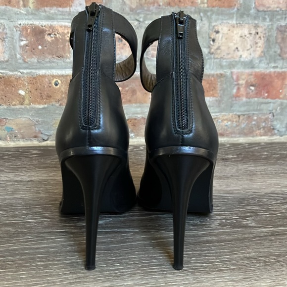 Tibi - Picture 4 of 17